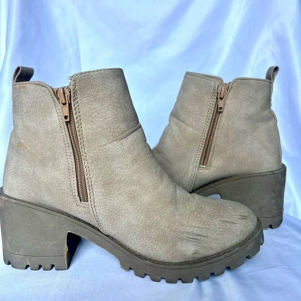 Dirty Laundry Tan Chunky Lug Ankle Boots